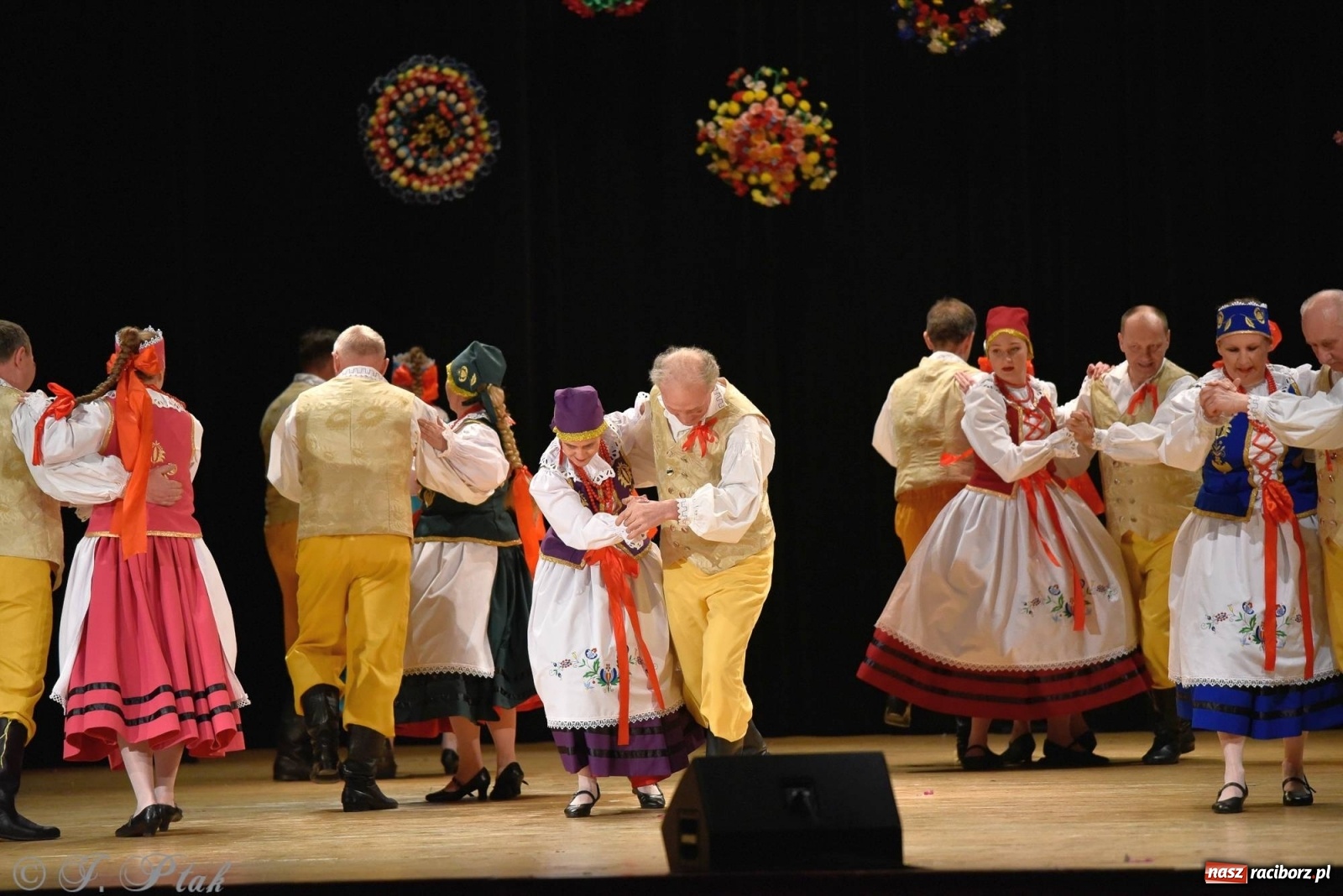 Zdjęcie w galerii na portalu naszraciborz.pl: Zespoły Źródła wspierają Kamilka. Piękny koncert w RCK [FOTO i WIDEO] wiadomości z regionu