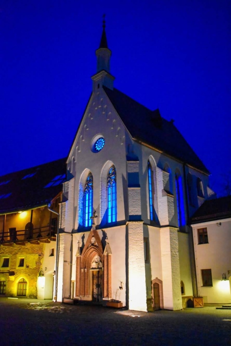 Zdjęcie w galerii na portalu naszraciborz.pl: Zamek Piastowski w niebieskim płaszczu. To ważny symbol! wiadomości z regionu
