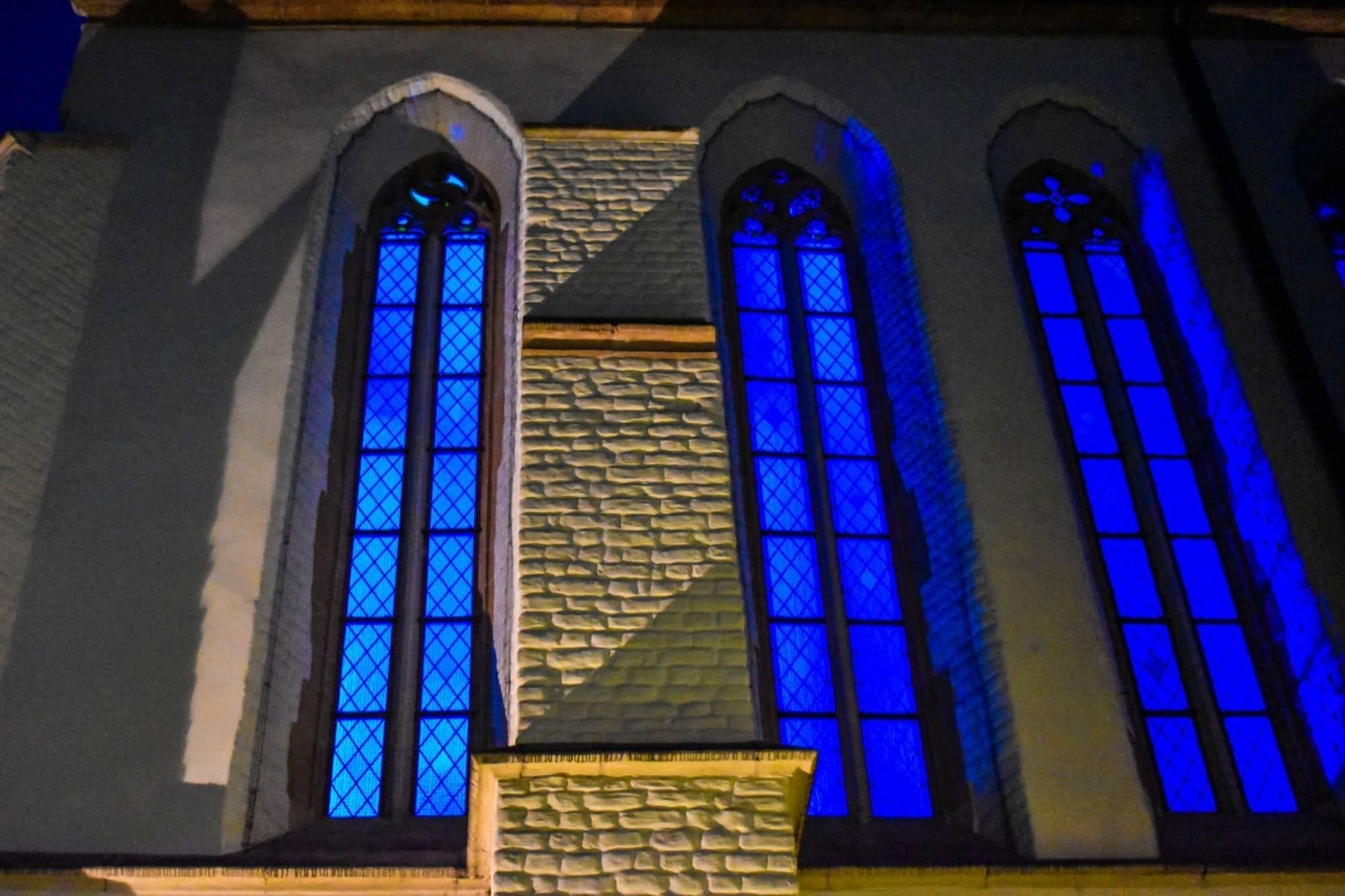 Zdjęcie w galerii na portalu naszraciborz.pl: Zamek Piastowski w niebieskim płaszczu. To ważny symbol! wiadomości z regionu