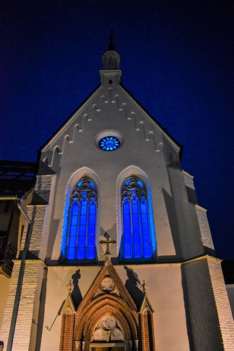 Zdjęcie w galerii na portalu naszraciborz.pl: Zamek Piastowski w niebieskim płaszczu. To ważny symbol! wiadomości z regionu