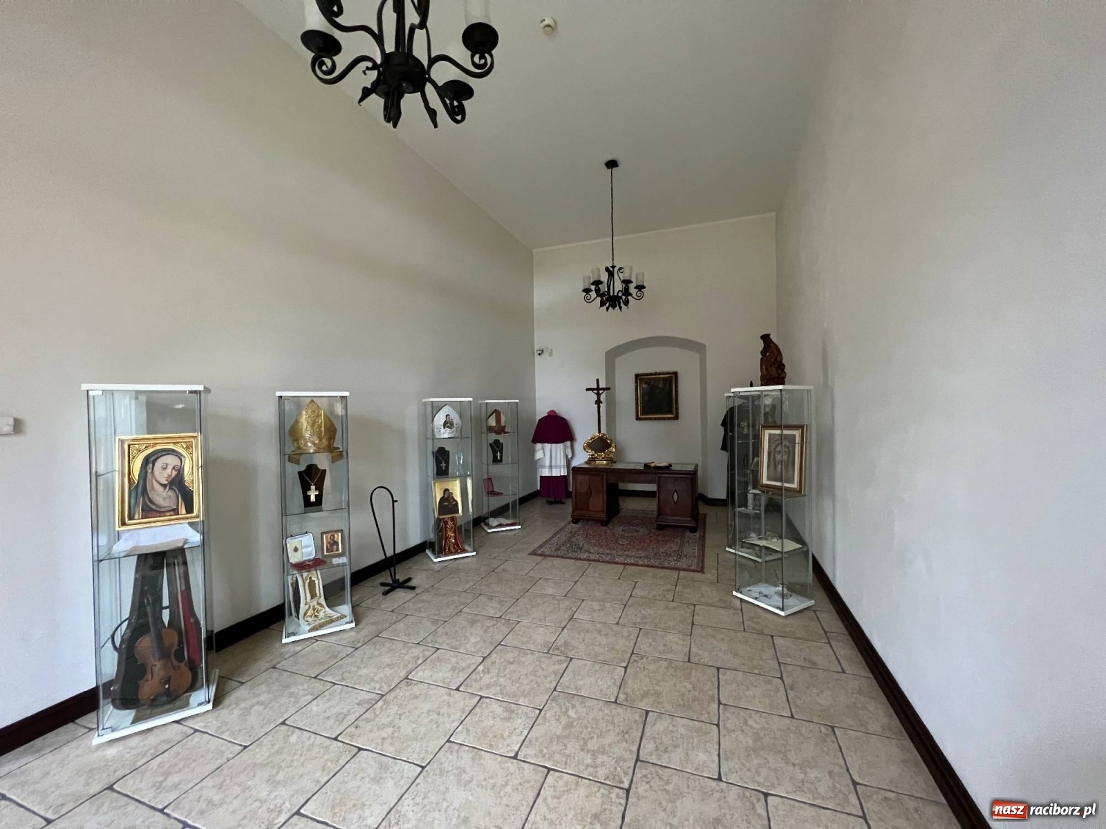 Zdjęcie w galerii na portalu naszraciborz.pl: W Rudach powstała wystawa o biskupie Kuszu wiadomości z regionu