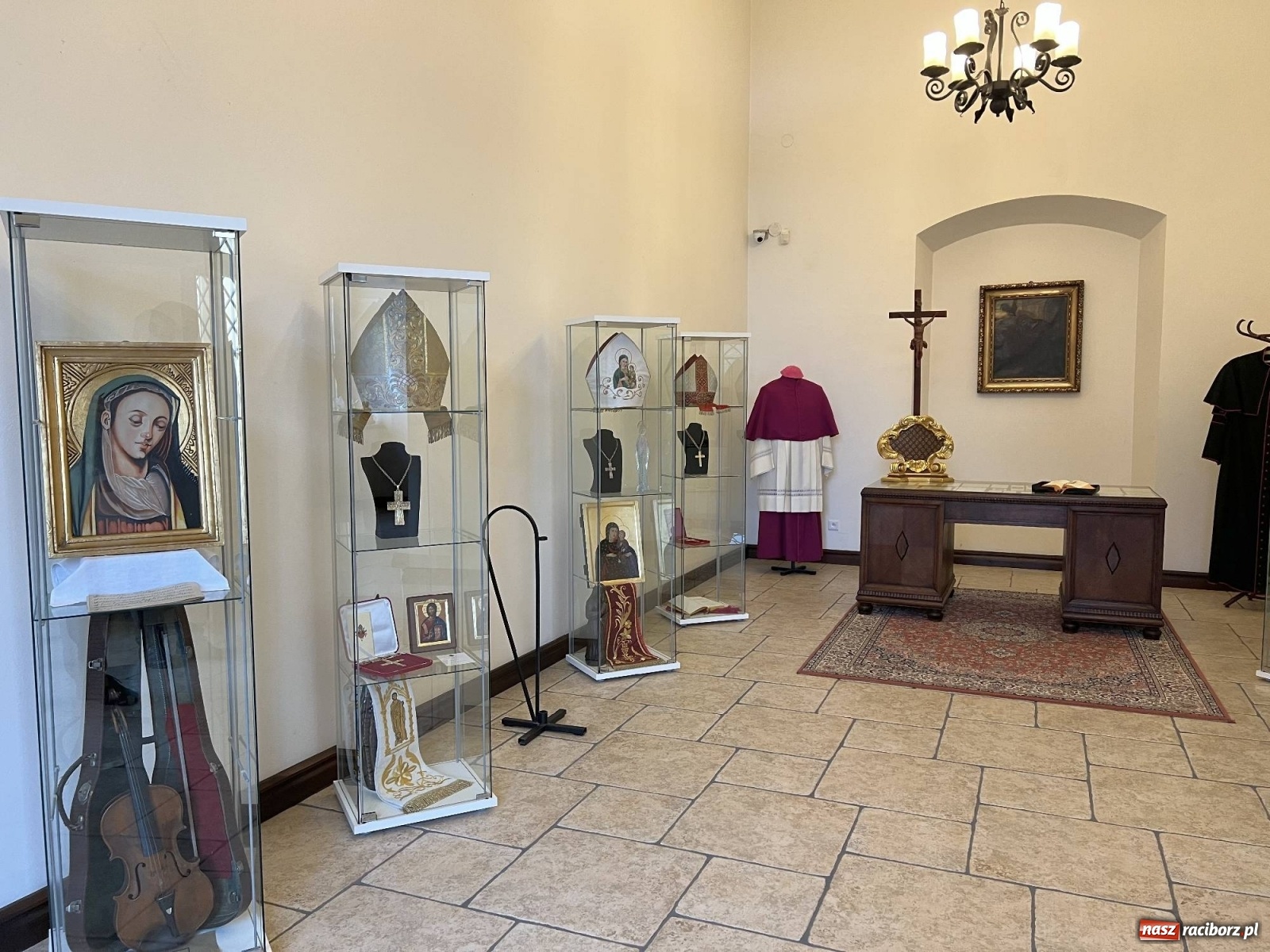 Zdjęcie w galerii na portalu naszraciborz.pl: W Rudach powstała wystawa o biskupie Kuszu wiadomości z regionu