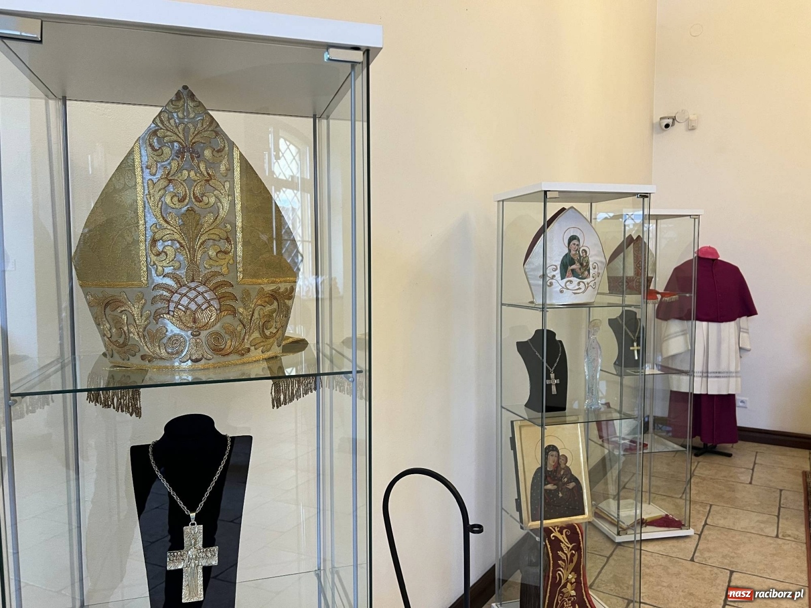 Zdjęcie w galerii na portalu naszraciborz.pl: W Rudach powstała wystawa o biskupie Kuszu wiadomości z regionu