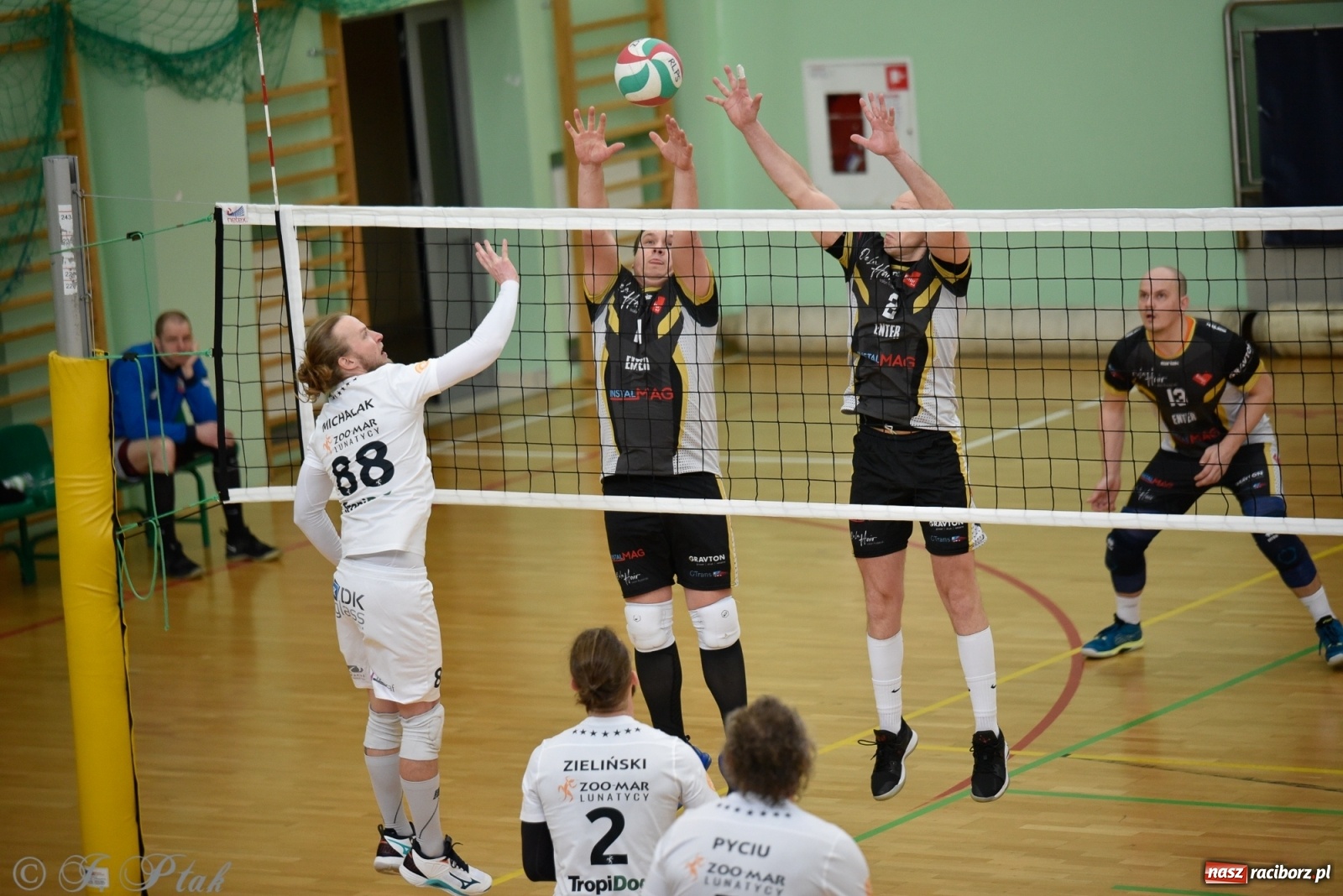 Zdjęcie w galerii na portalu naszraciborz.pl: RLPS. Niespodzianki i wygrane faworytów. Runda zasadnicza dobiegła końca [FOTO] wiadomości z regionu