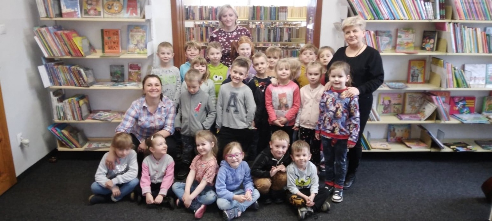 Zdjęcie w galerii na portalu naszraciborz.pl: Słoneczka odwiedziły bibliotekę wiadomości z regionu