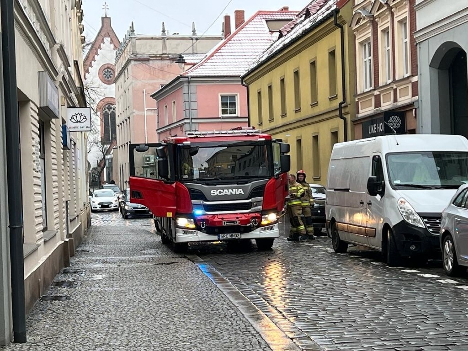 Zdjęcie w galerii na portalu naszraciborz.pl: Raport 998. Zasłabnięcie przy Chopina. Pomogli strażacy wiadomości z regionu