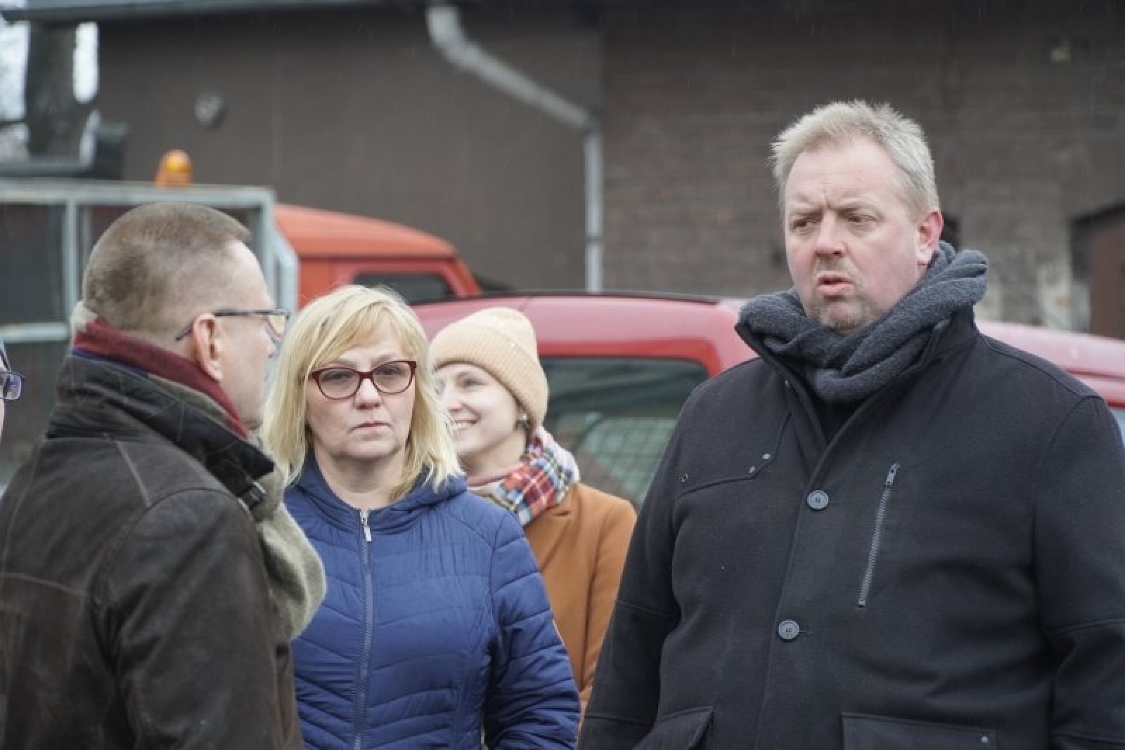 Zdjęcie w galerii na portalu naszraciborz.pl: Tym razem bez orkiestry. Urzędnicy spacerowali po podwórkach wiadomości z regionu