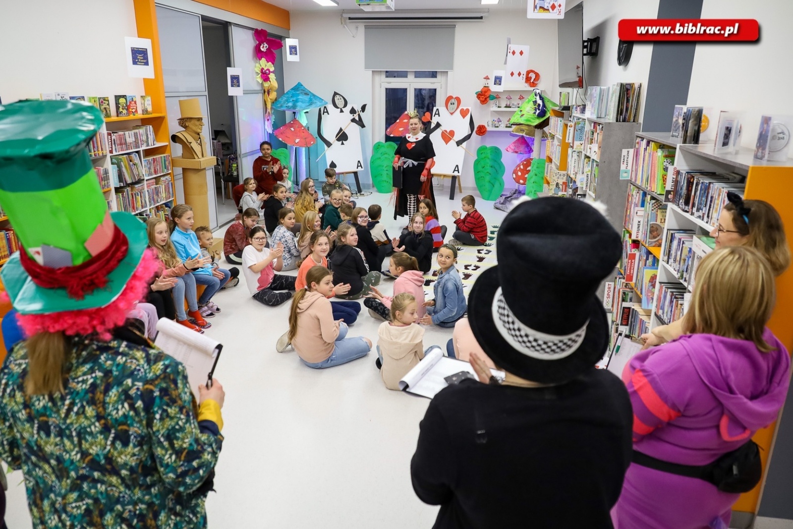 Zdjęcie w galerii na portalu naszraciborz.pl: 40 dzieci spędziło w książnicy noc w Krainie Czarów wiadomości z regionu