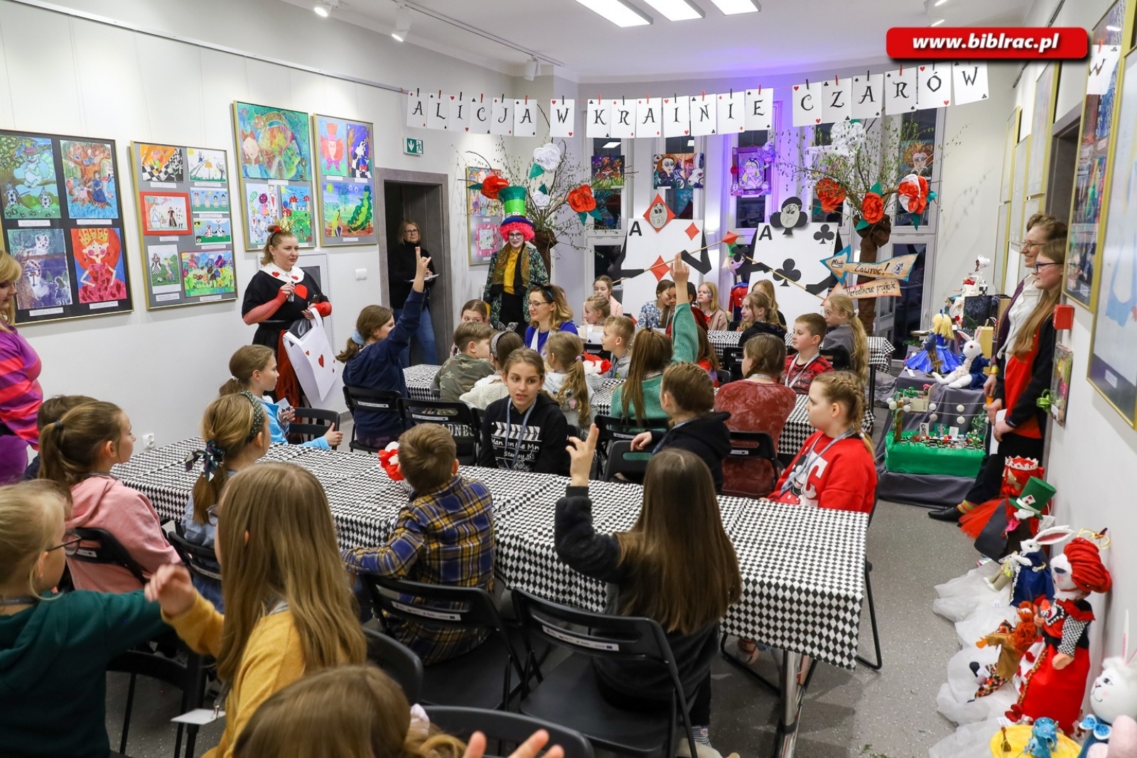 Zdjęcie w galerii na portalu naszraciborz.pl: 40 dzieci spędziło w książnicy noc w Krainie Czarów wiadomości z regionu