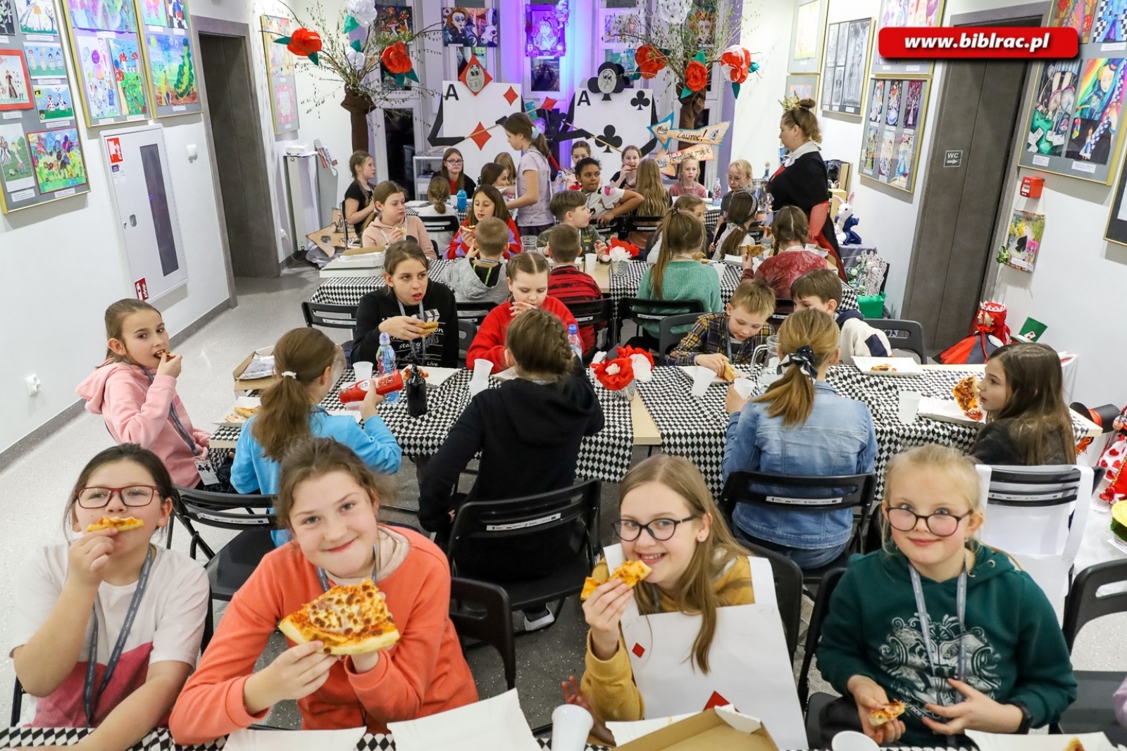 Zdjęcie w galerii na portalu naszraciborz.pl: 40 dzieci spędziło w książnicy noc w Krainie Czarów wiadomości z regionu