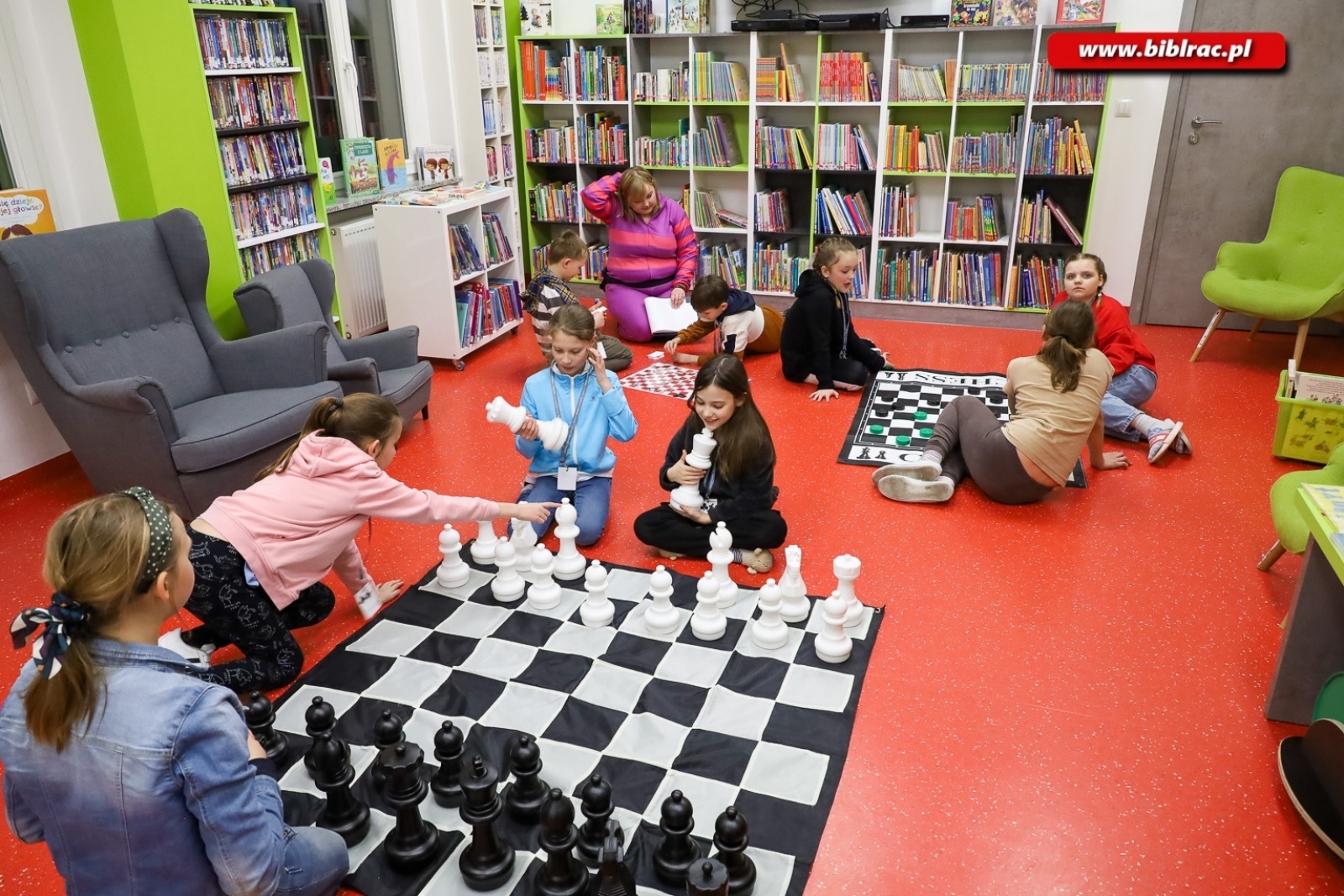 Zdjęcie w galerii na portalu naszraciborz.pl: 40 dzieci spędziło w książnicy noc w Krainie Czarów wiadomości z regionu