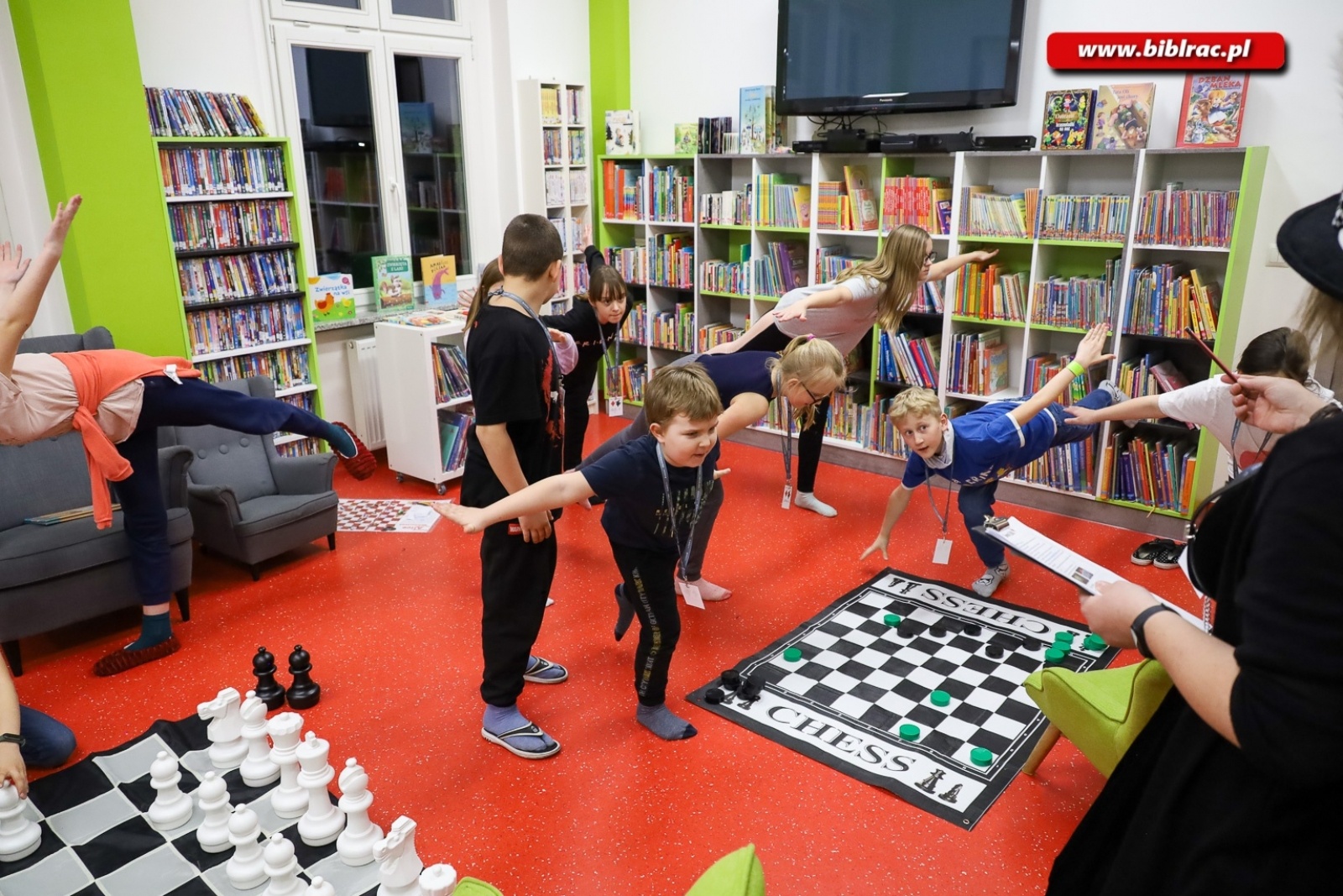 Zdjęcie w galerii na portalu naszraciborz.pl: 40 dzieci spędziło w książnicy noc w Krainie Czarów wiadomości z regionu