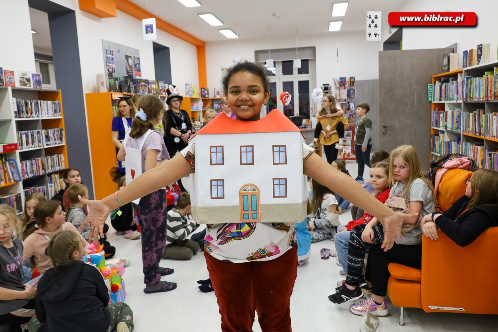 Zdjęcie w galerii na portalu naszraciborz.pl: 40 dzieci spędziło w książnicy noc w Krainie Czarów wiadomości z regionu