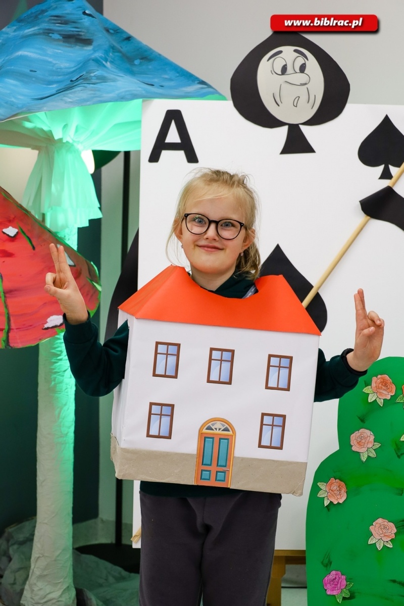 Zdjęcie w galerii na portalu naszraciborz.pl: 40 dzieci spędziło w książnicy noc w Krainie Czarów wiadomości z regionu