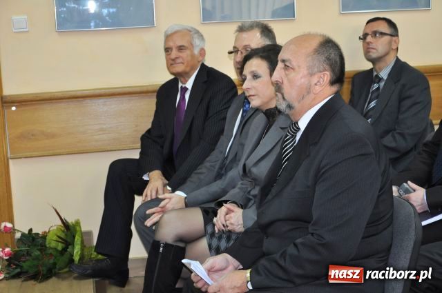 Zdjęcie w galerii na portalu naszraciborz.pl: Jerzy Buzek z wizytą w PWSZ wiadomości z regionu