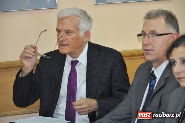 Zdjęcie w galerii na portalu naszraciborz.pl: Jerzy Buzek z wizytą w PWSZ wiadomości z regionu