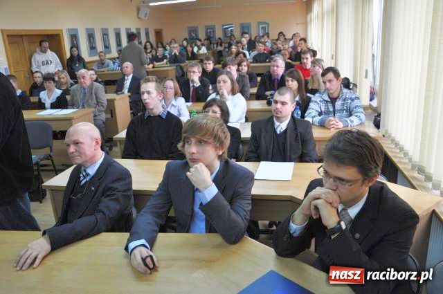 Zdjęcie w galerii na portalu naszraciborz.pl: Jerzy Buzek z wizytą w PWSZ wiadomości z regionu