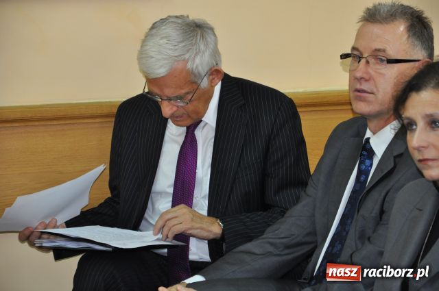 Zdjęcie w galerii na portalu naszraciborz.pl: Jerzy Buzek z wizytą w PWSZ wiadomości z regionu