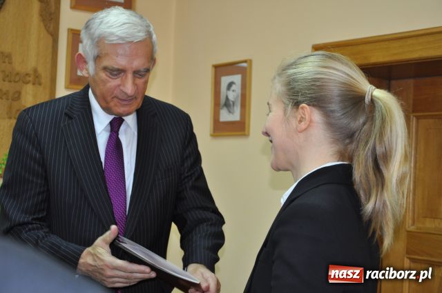Zdjęcie w galerii na portalu naszraciborz.pl: Jerzy Buzek z wizytą w PWSZ wiadomości z regionu