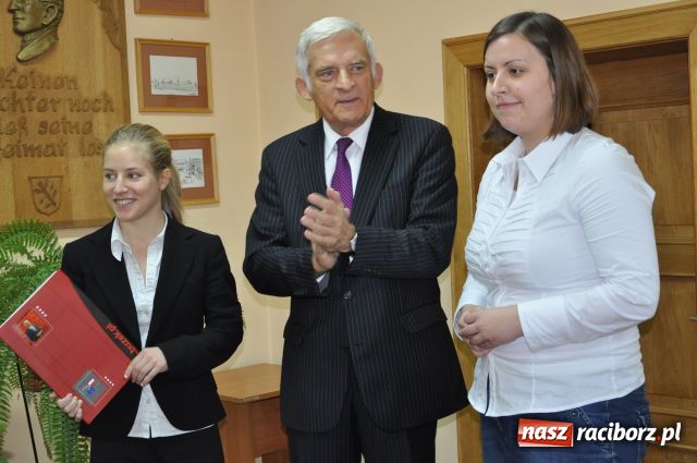 Zdjęcie w galerii na portalu naszraciborz.pl: Jerzy Buzek z wizytą w PWSZ wiadomości z regionu