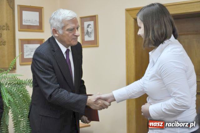 Zdjęcie w galerii na portalu naszraciborz.pl: Jerzy Buzek z wizytą w PWSZ wiadomości z regionu