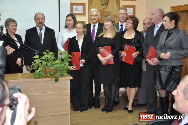 Zdjęcie w galerii na portalu naszraciborz.pl: Jerzy Buzek z wizytą w PWSZ wiadomości z regionu