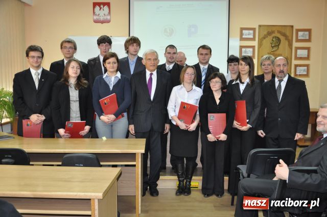 Zdjęcie w galerii na portalu naszraciborz.pl: Jerzy Buzek z wizytą w PWSZ wiadomości z regionu