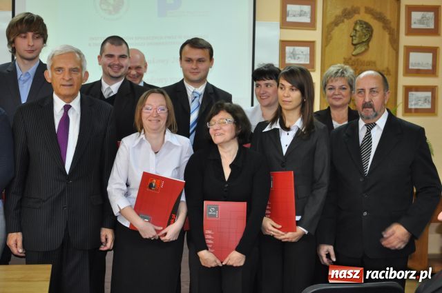 Zdjęcie w galerii na portalu naszraciborz.pl: Jerzy Buzek z wizytą w PWSZ wiadomości z regionu