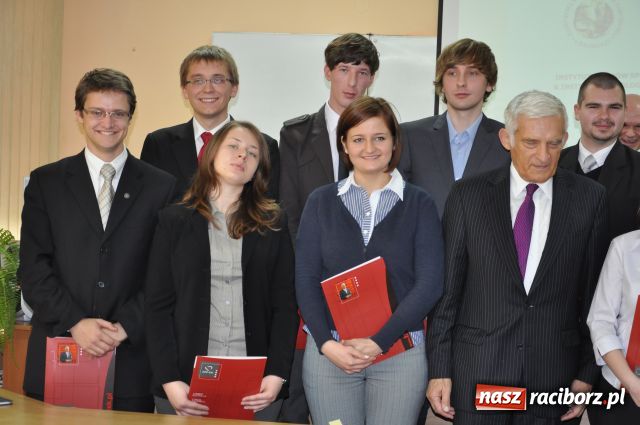 Zdjęcie w galerii na portalu naszraciborz.pl: Jerzy Buzek z wizytą w PWSZ wiadomości z regionu