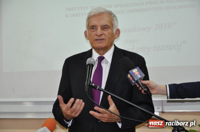 Zdjęcie w galerii na portalu naszraciborz.pl: Jerzy Buzek z wizytą w PWSZ wiadomości z regionu