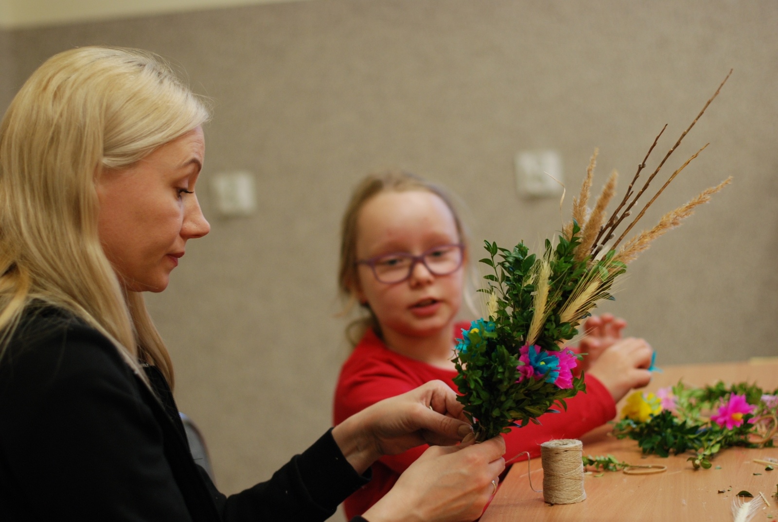 Zdjęcie w galerii na portalu naszraciborz.pl: Międzynarodowe warsztaty tworzenia palm wielkanocnych w Nędzy [FOTO] wiadomości z regionu