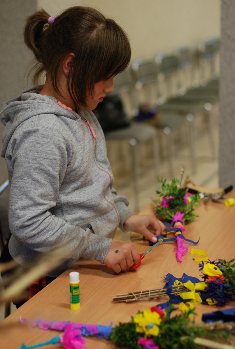 Zdjęcie w galerii na portalu naszraciborz.pl: Międzynarodowe warsztaty tworzenia palm wielkanocnych w Nędzy [FOTO] wiadomości z regionu