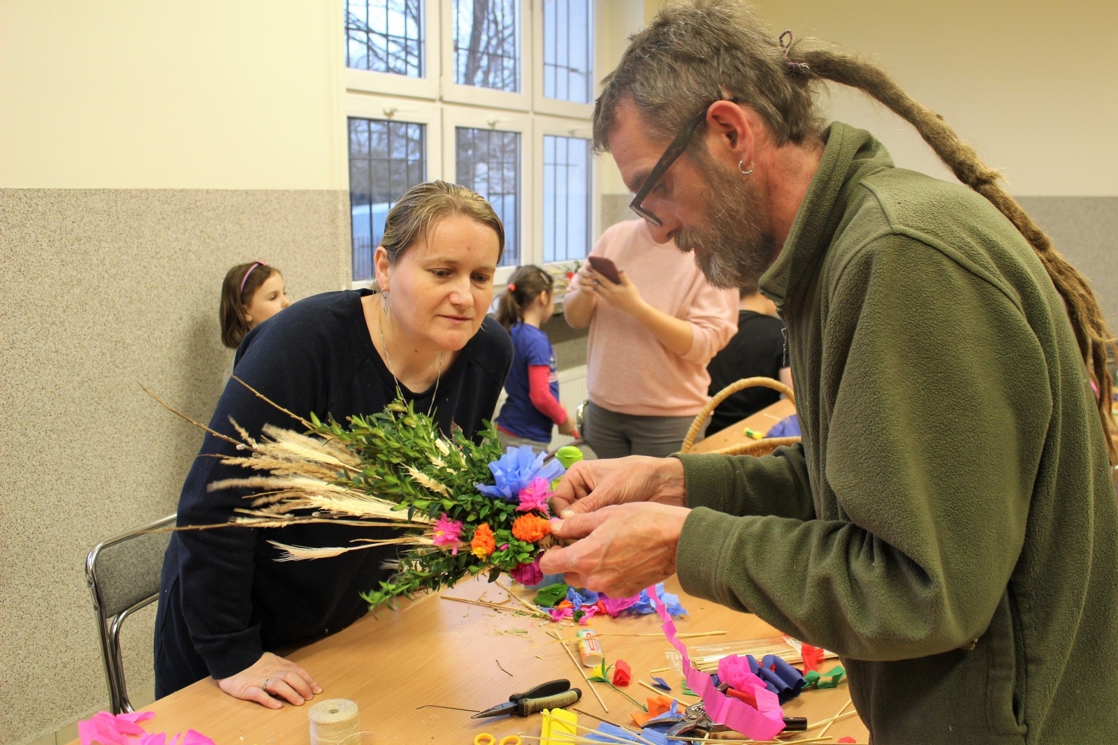Zdjęcie w galerii na portalu naszraciborz.pl: Międzynarodowe warsztaty tworzenia palm wielkanocnych w Nędzy [FOTO] wiadomości z regionu