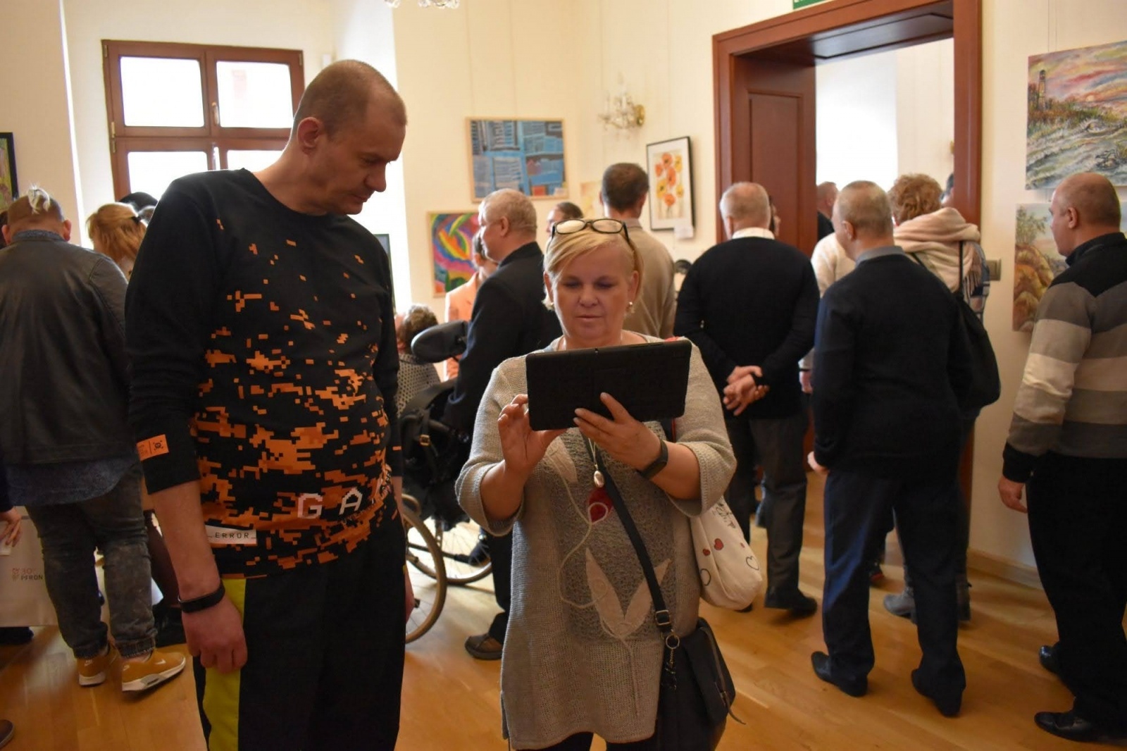 Zdjęcie w galerii na portalu naszraciborz.pl: To, co kocham - wernisaż wystawy na Zamku Piastowskim wiadomości z regionu