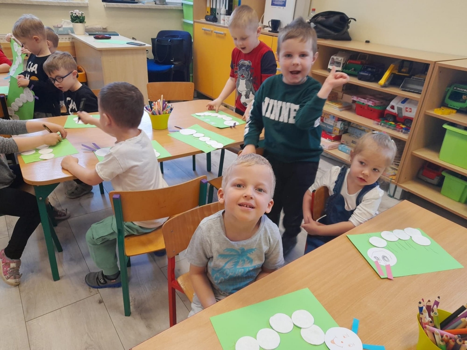 Zdjęcie w galerii na portalu naszraciborz.pl: Rudzkie bibliotekarki z wizytą w przedszkolu wiadomości z regionu