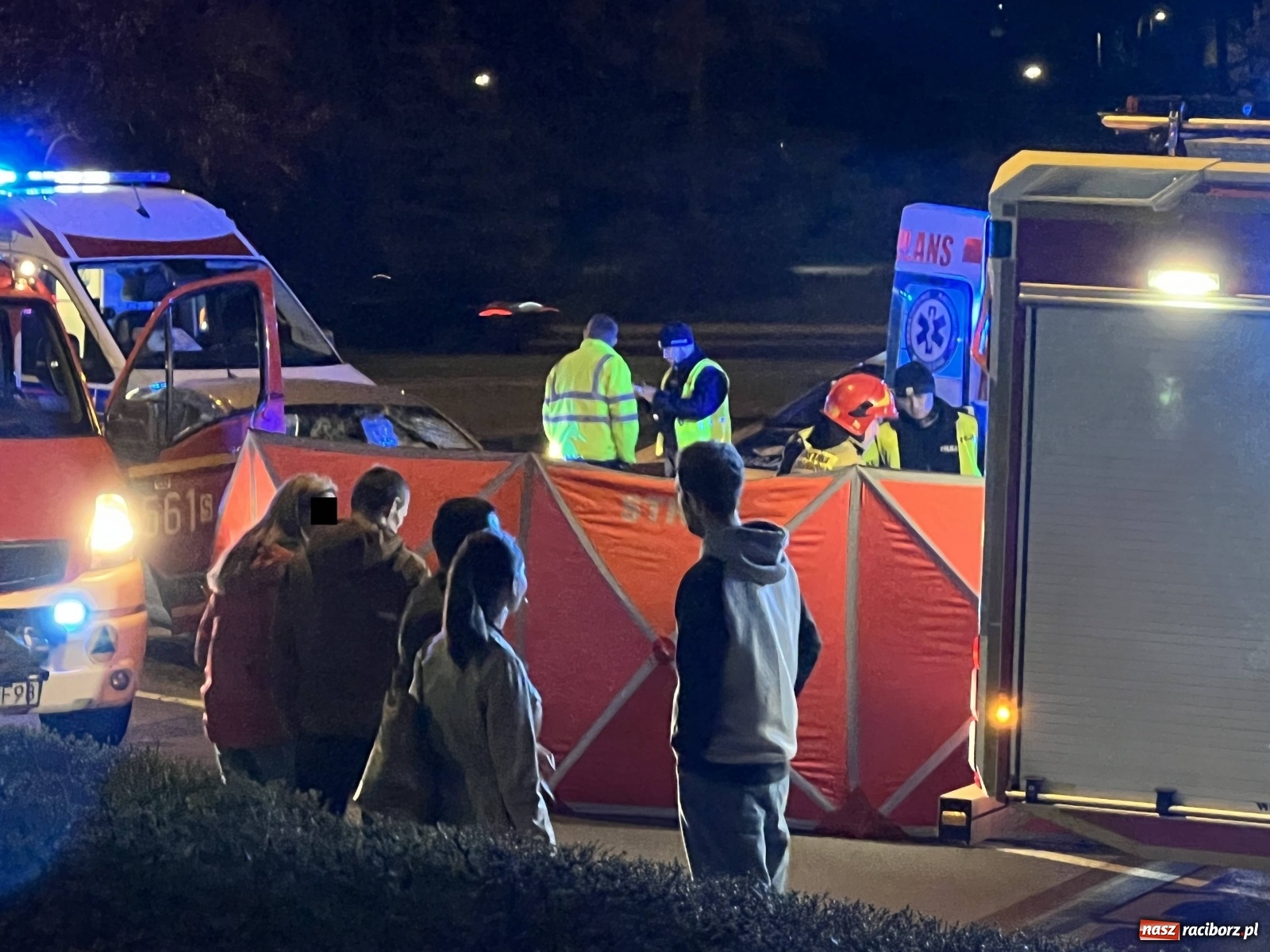 Zdjęcie w galerii na portalu naszraciborz.pl: Wypadek na rondzie. Ranny pasażer motocykla [FOTO] wiadomości z regionu