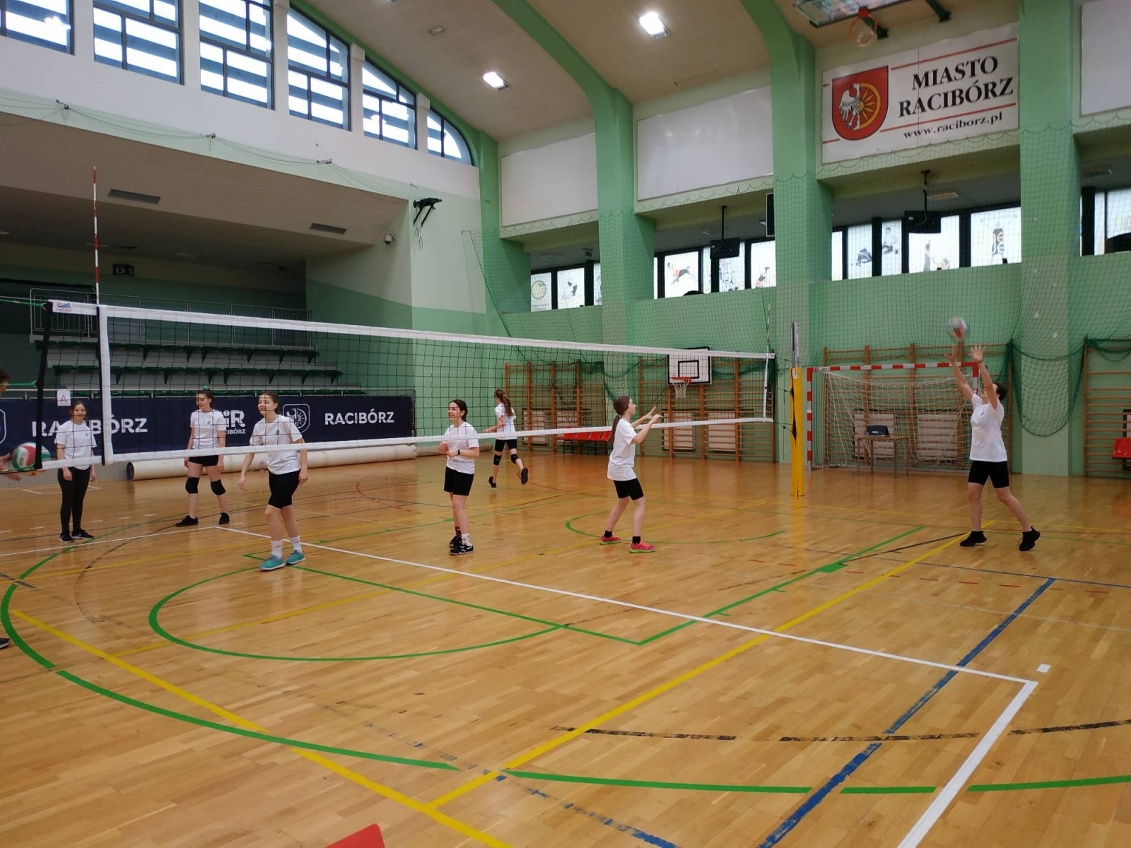 Zdjęcie w galerii na portalu naszraciborz.pl: SP 18 najlepsza w finale miejskim siatkówki wiadomości z regionu