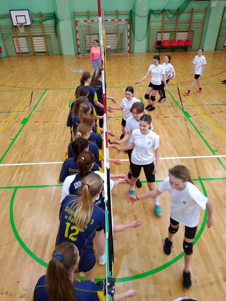 Zdjęcie w galerii na portalu naszraciborz.pl: SP 18 najlepsza w finale miejskim siatkówki wiadomości z regionu