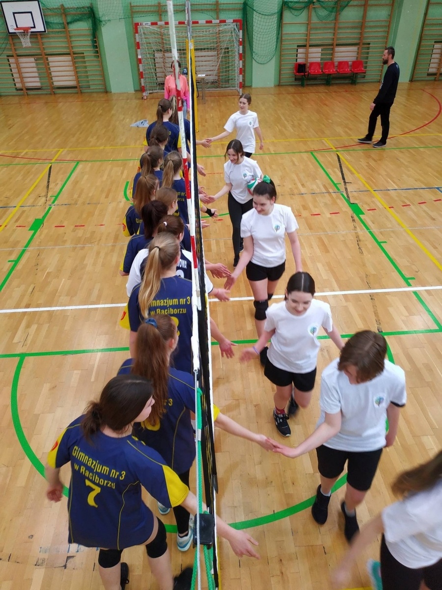 Zdjęcie w galerii na portalu naszraciborz.pl: SP 18 najlepsza w finale miejskim siatkówki wiadomości z regionu