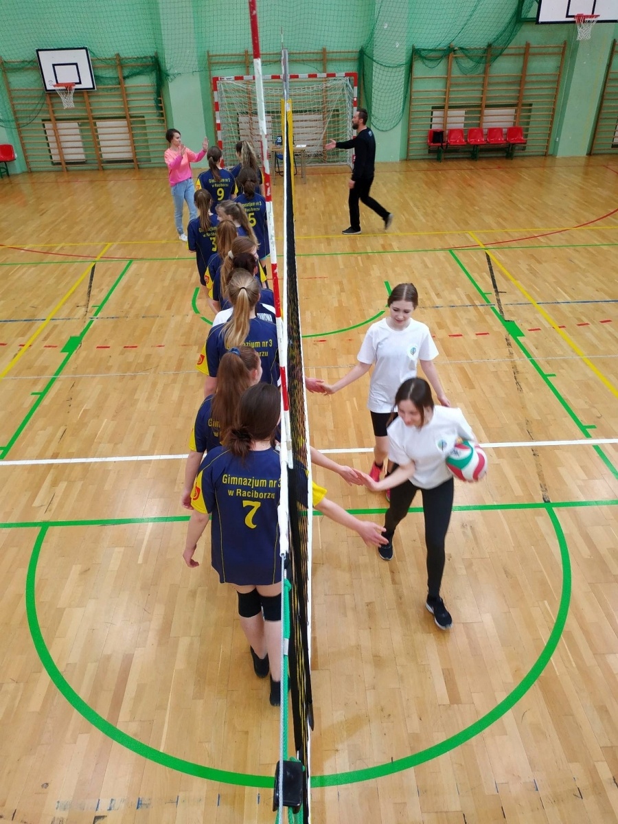 Zdjęcie w galerii na portalu naszraciborz.pl: SP 18 najlepsza w finale miejskim siatkówki wiadomości z regionu