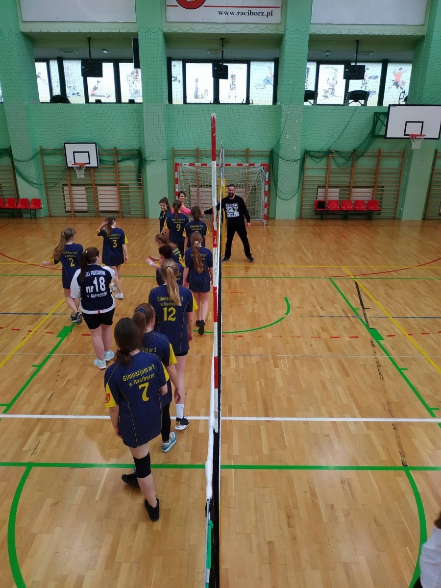 Zdjęcie w galerii na portalu naszraciborz.pl: SP 18 najlepsza w finale miejskim siatkówki wiadomości z regionu