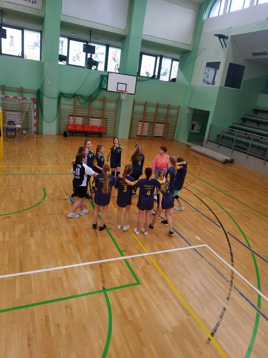 Zdjęcie w galerii na portalu naszraciborz.pl: SP 18 najlepsza w finale miejskim siatkówki wiadomości z regionu