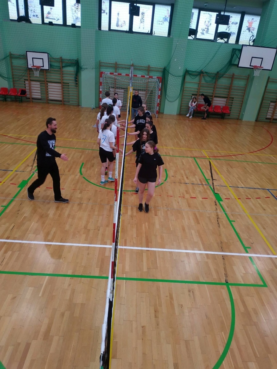 Zdjęcie w galerii na portalu naszraciborz.pl: SP 18 najlepsza w finale miejskim siatkówki wiadomości z regionu