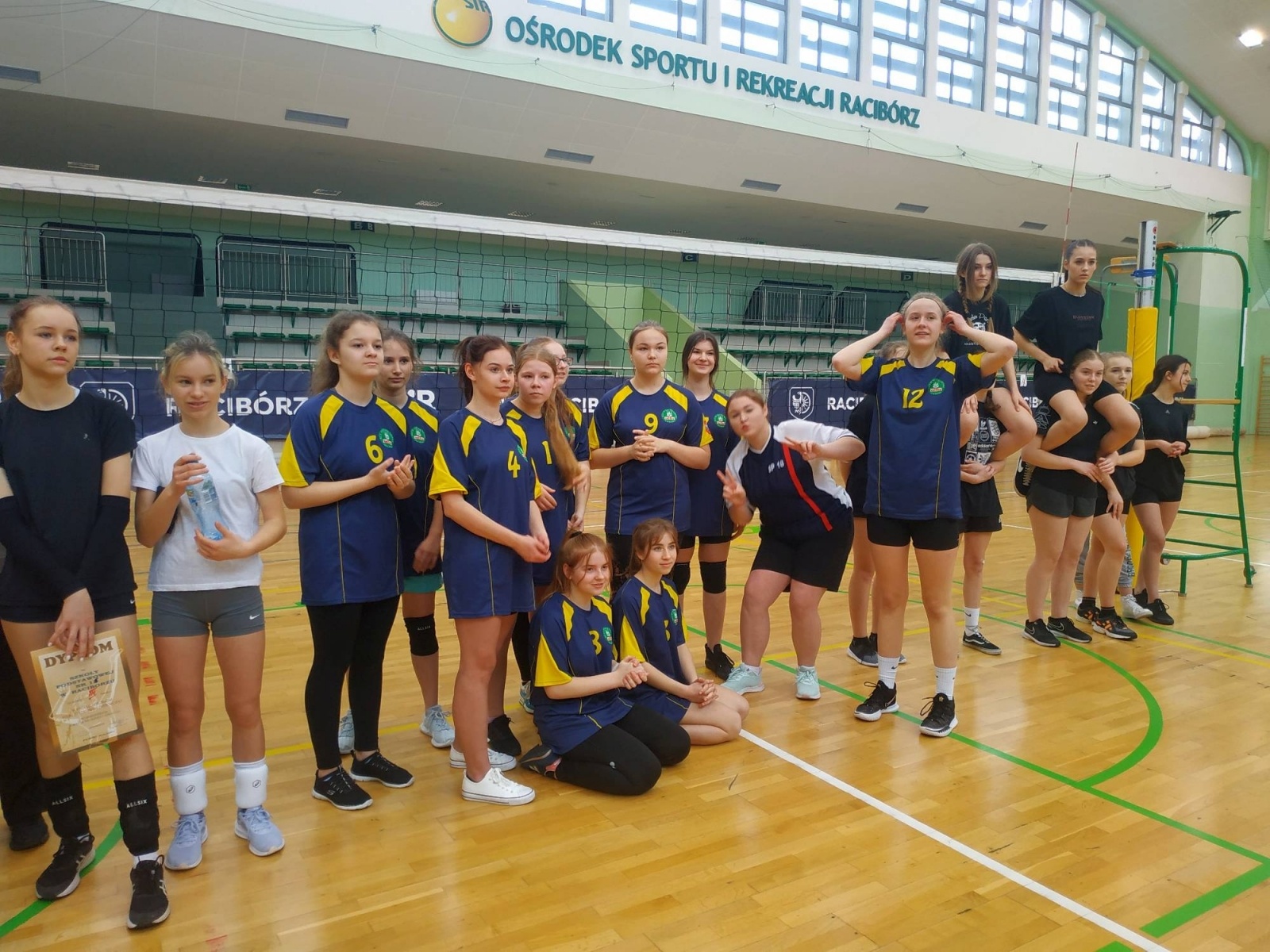 Zdjęcie w galerii na portalu naszraciborz.pl: SP 18 najlepsza w finale miejskim siatkówki wiadomości z regionu