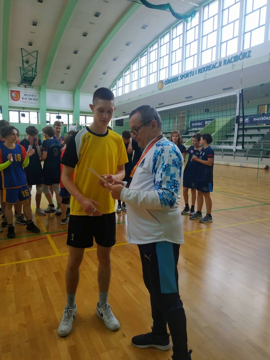 Zdjęcie w galerii na portalu naszraciborz.pl: Miejski finał siatkówki chłopców. Kto wygrał? wiadomości z regionu