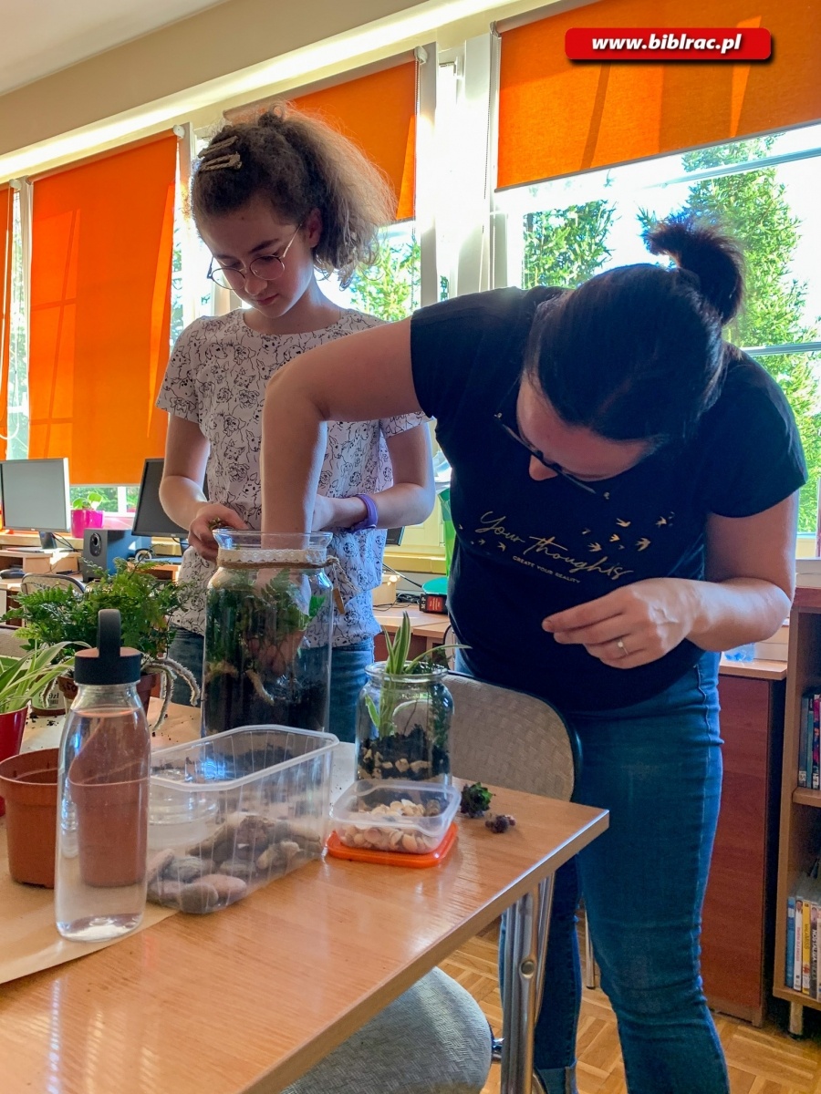 Zdjęcie w galerii na portalu naszraciborz.pl: Na Ocicach zasadzili las w słoikach wiadomości z regionu