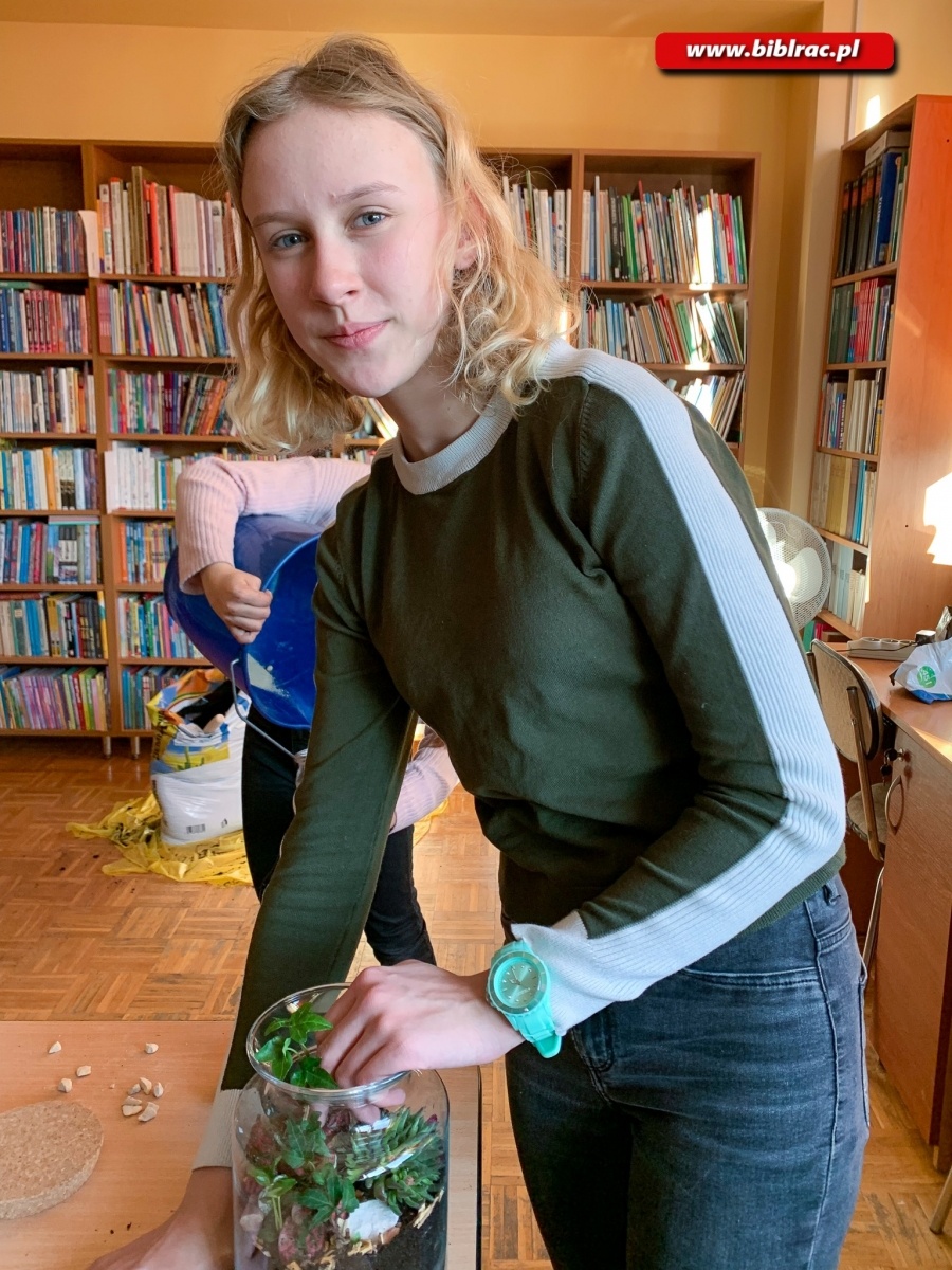 Zdjęcie w galerii na portalu naszraciborz.pl: Na Ocicach zasadzili las w słoikach wiadomości z regionu