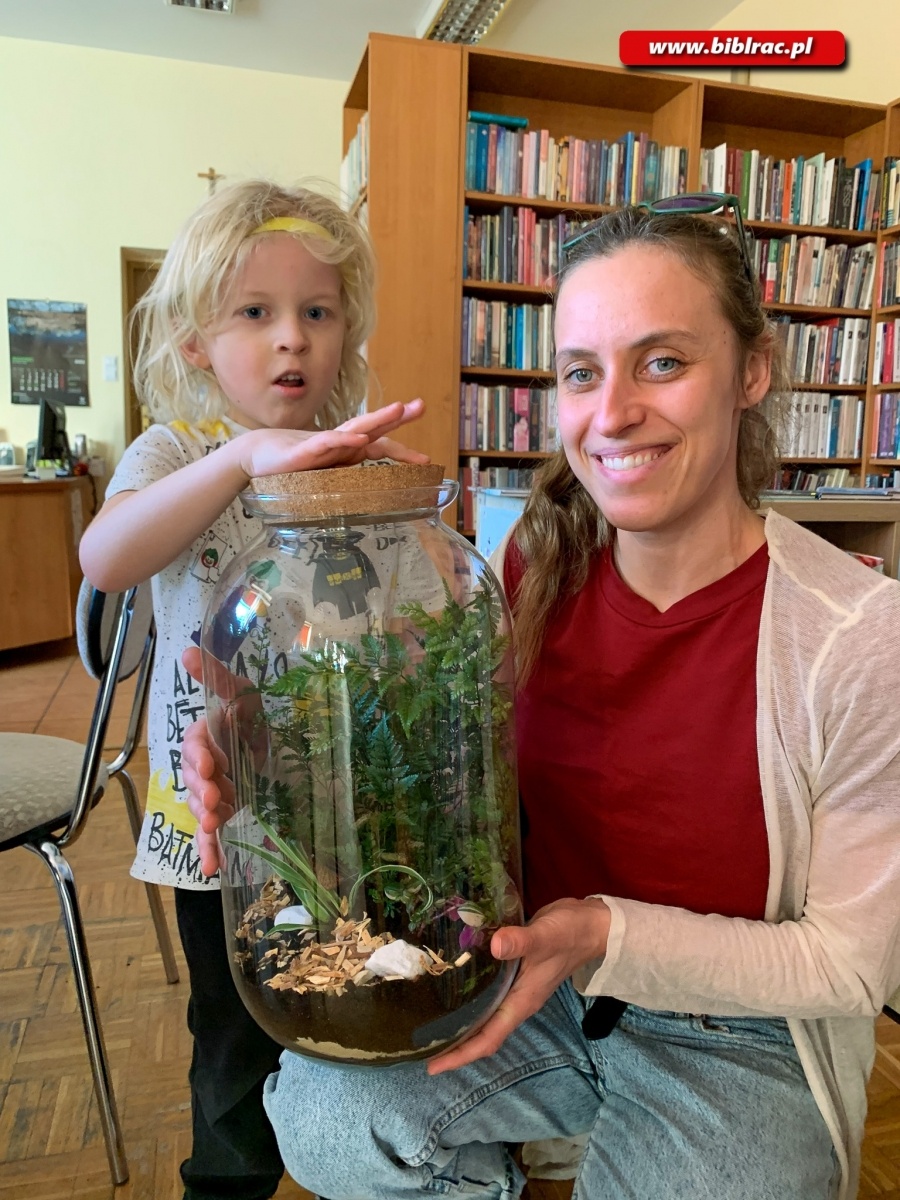 Zdjęcie w galerii na portalu naszraciborz.pl: Na Ocicach zasadzili las w słoikach wiadomości z regionu