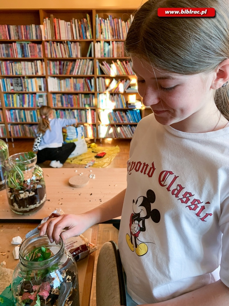 Zdjęcie w galerii na portalu naszraciborz.pl: Na Ocicach zasadzili las w słoikach wiadomości z regionu