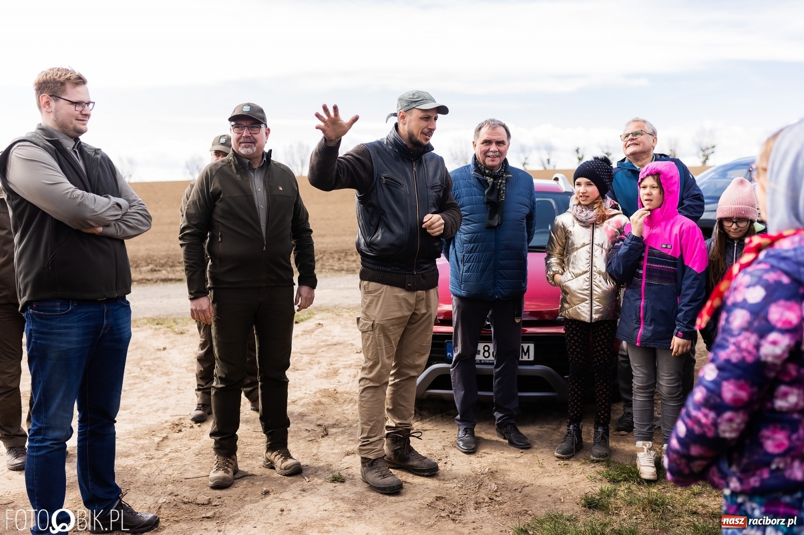 Zdjęcie w galerii na portalu naszraciborz.pl: Oaza zamiast wysypiska. Wiosenne sadzenie drzewek w Krowiarkach [FOTO i WIDEO] wiadomości z regionu